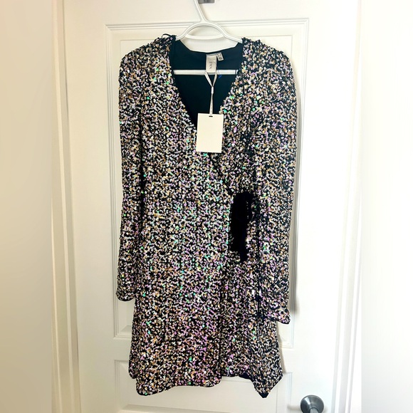 Beautiful dress with velvet bow - Picture 1 of 2